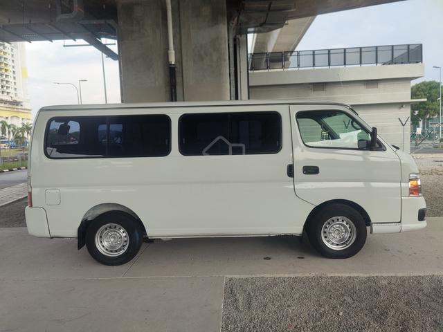 2011 Nissan Urvan (3.0) Window Van 14 seat - 4