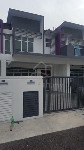 Meranti hillpark puncak alam house 1