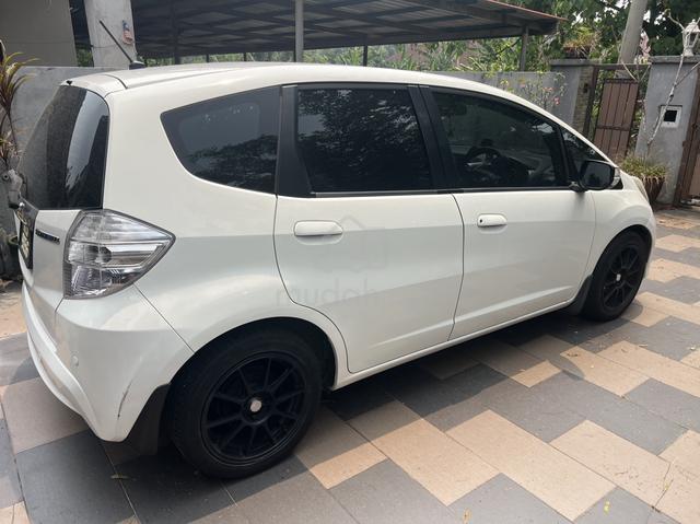 2013 Honda JAZZ 1.3 (HYBRID) FACELIFT (A) - 2