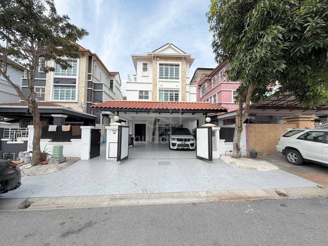 STUNNING Bungalow Le Putra Avenue Bandar Putra Permai, Seri Kembangan 1
