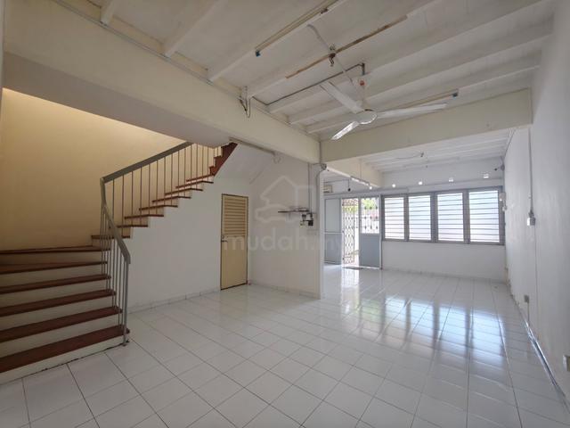 Island Glades 2 storey terrace -  only 9 0 0  k 1