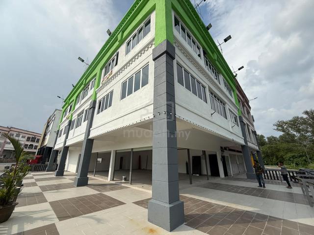 Corner GF 3 Storey Shop Bandar Baru Putra Point Nilai 1