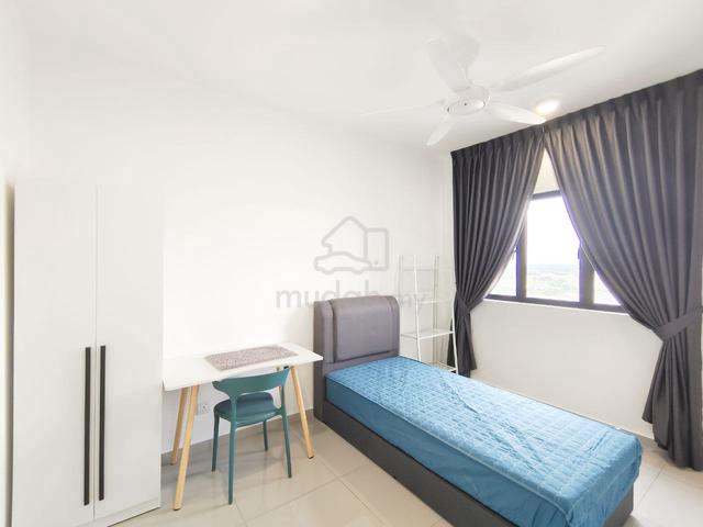 Rimbayu Male Room For Rent Fully Furnished Next to Sanctuary Mall 1
