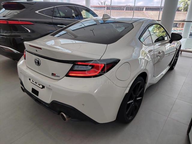 2022 Toyota GR86 2.4 RZ (A) RED & WHITE - 3