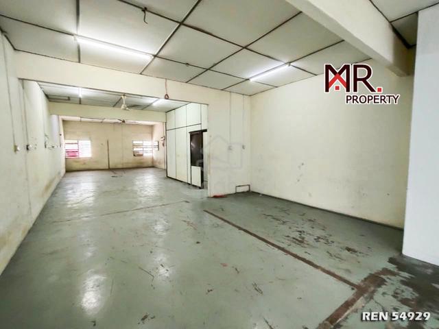 FACING MAIN ROAD @ 1st Floor Shop Lot Taman Ria Jaya FOR RENT 1