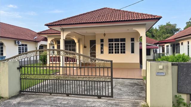 Banglo 1 Tingkat Berhampiran Pasar Manir 1
