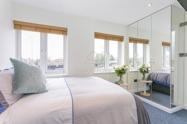 New Double bedroom c/w bathroom in large landed house to rent 4