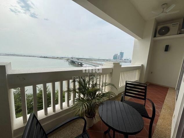 Straits Quay 1