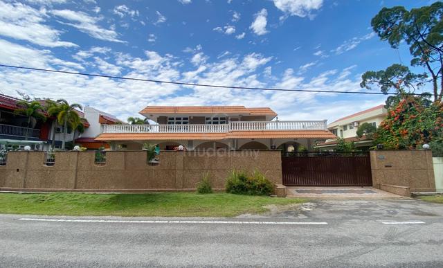 Taman Golf Residences Double Storey Well Maintained Bungalow Ipoh 1