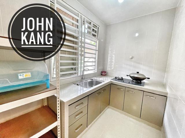 Semi Detached House, Fully Renovated & Furnished, 3000sf, Worth Rent! 5