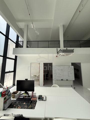 Emhub Kota Damansara Warehouse / Office / Showroom For Rent 1