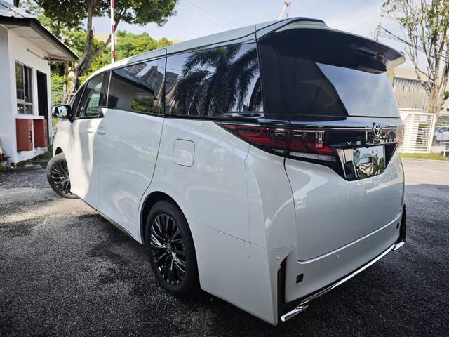 2025 Toyota VELLFIRE 2.4 Z PREMIER 6A ORI 28KM - 2