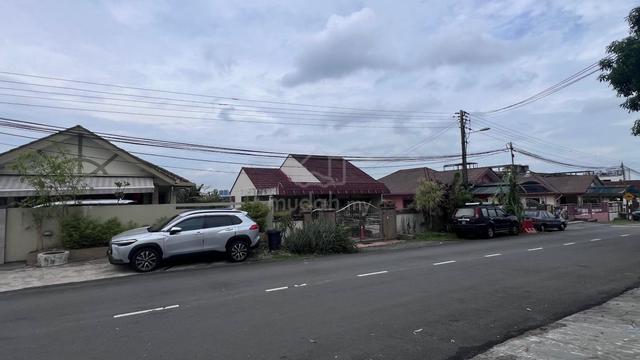 Bukit Serdang 2-Storey Freehold Bungalow House in Section 5 1