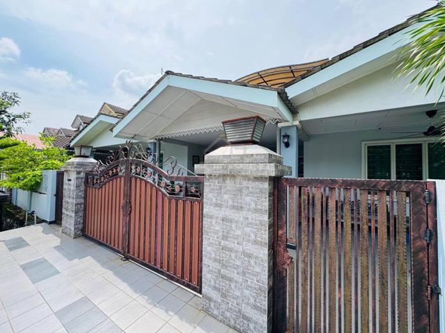 CORNER LOT FULLY RENOVATED! 2 Storey Terrace Bandar Puncak Alam 1