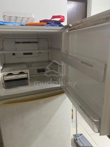 Well maintained Large Mitsubishi Fridge for Cheap - photo 4 of 5