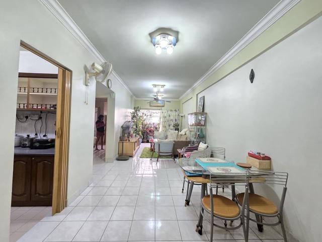 Plaza Sinar Apartment 1