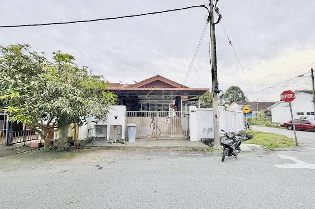 CORNER LOT Single Storey Taman Dato Hormat, Telok Panglima Garang 1