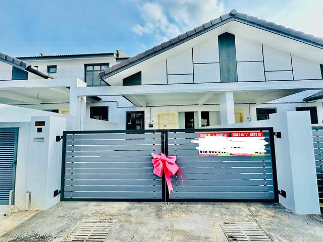 Below Bank Value 2 Storey Pengkalan Impian, Ayer Molek, Family Store 1