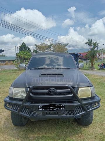 2004 Toyota HILUX 2.8 MY00 LN166R (M) - 1