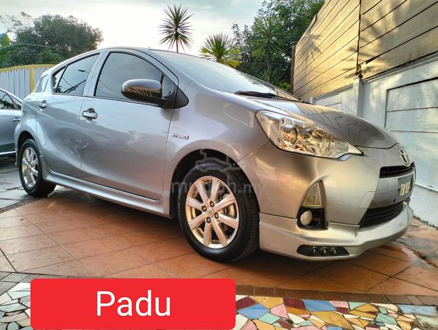 PRIUS C TRD Sportivo Cantik - 1