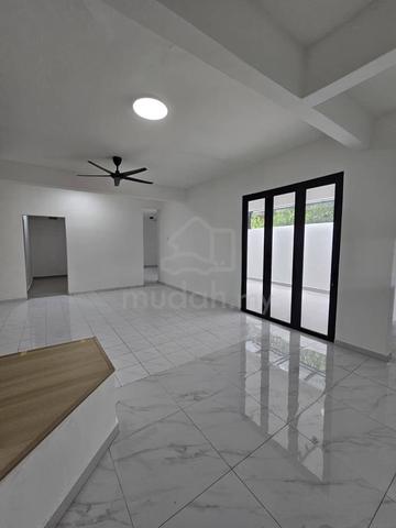 Saleng corner double storey well renovation convenient to shop 1