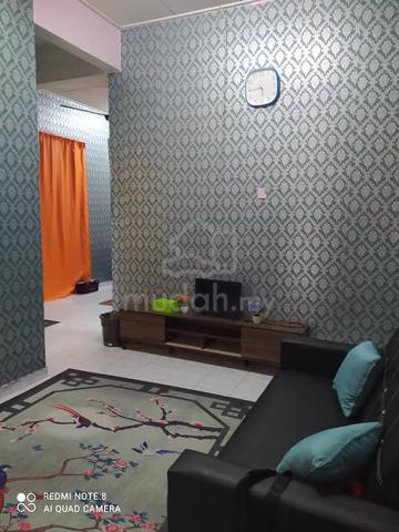 Rumah Teres dgn 2 ruang Tamu,1 Dapur luas,4 bilik Tidur,2 bilik Air 1