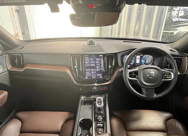 Volvo XC60 Recharge T8 - 2 Years Warranty - 5