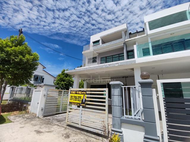 [Big land] 2.5 Storey Terrace Corner lot House［Gated & Guarded］ 1