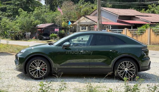 2025 Porsche MACAN EV 4S Almost Fully Optional - 3