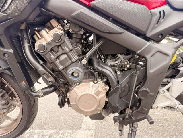Tip Top Low Mileage Honda CB650R - photo 8 of 11