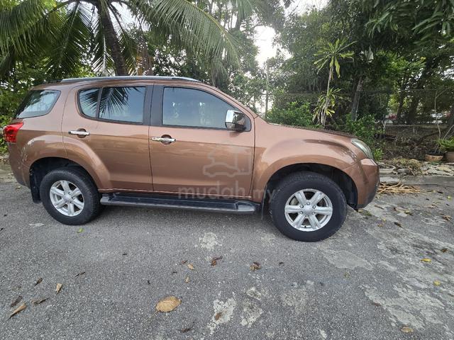 2015 Isuzu MU-X 2.5 4X4 UCR86 (A) - 1