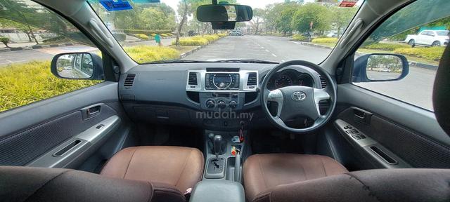 FOR SALE: 2012 Toyota Hilux Double Cab - 5