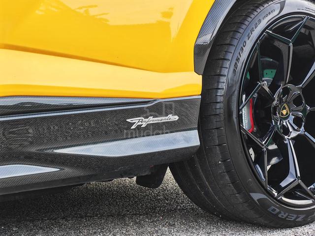 UK SPECS 2023 Lamborghini Urus Performante 4.0 - 2