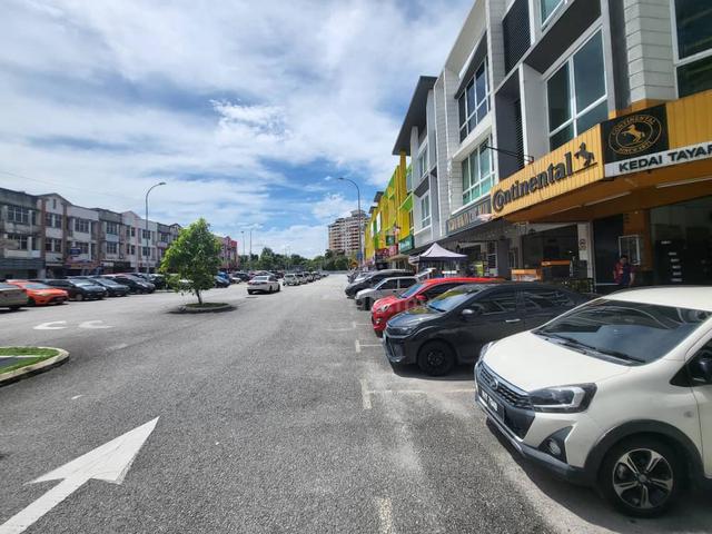 Prime Facing Main Road Ground Floor Shop @ Bandar Seri Putra for Rent 1