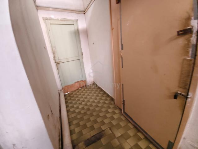 Freehold below value 1.5 storey Terrace house at Jalan Penghulu Abbas 1