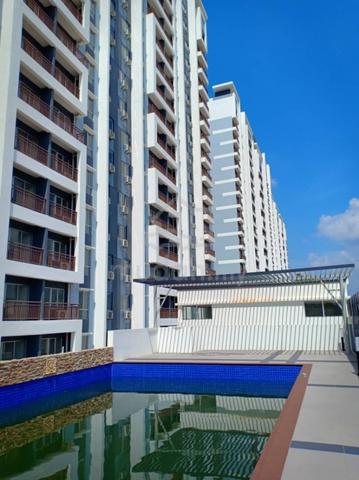 MASTER Bedroom At Sentrovue Apartment Puncak Alam-for MALE (Sep 2026) 1