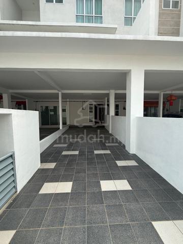Medan Lapangan Cyber@Botani TownHouse For Rent 1