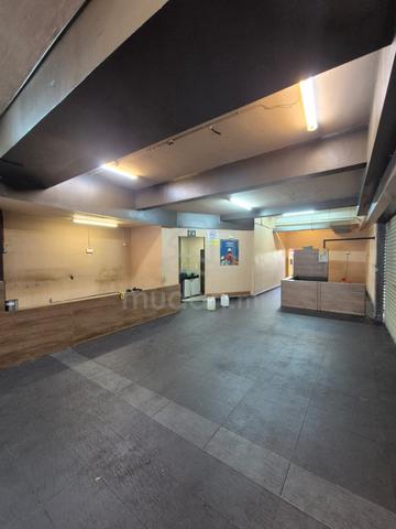 Bukit Indah/ Nusa Bestari/ Taman Nusa bestari/ 3 Storey Shop Lot 1