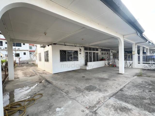 Taman Megah Inter Corner Single Storey | Spacious Car Park 1