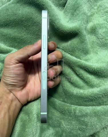 iphone 12 - photo 3 of 4