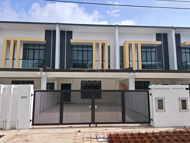 New Double Storey Terrace Intermediate Can park 4 cars! 1