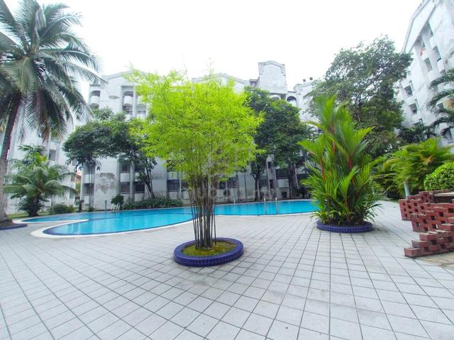 Fawina Court 4
