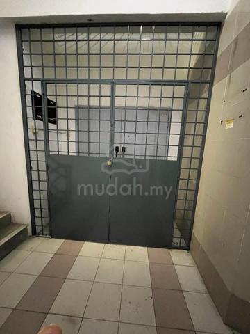 Top floor office with lift for sale 1
