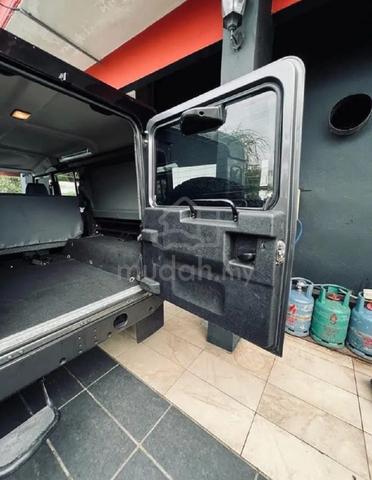 2002 Land Rover DEFENDER 2.5 110SW (M) - 4