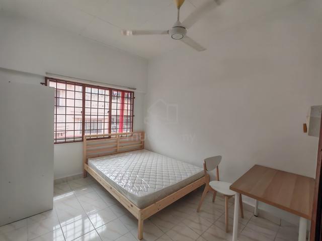 Room 1 @ 2nd floor Shop Apartment, Seksyen 7,Shah Alam-near UITM-Ready 1