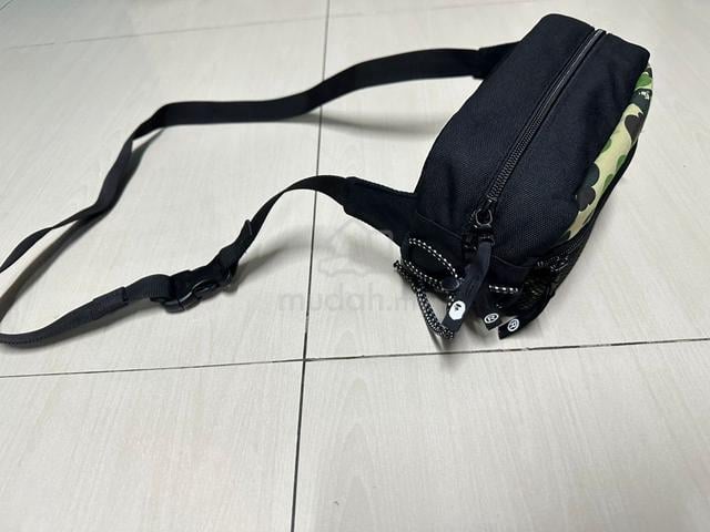 BAPE ABC Camo Bungee Cord Waist Bag Green - photo 4 of 4