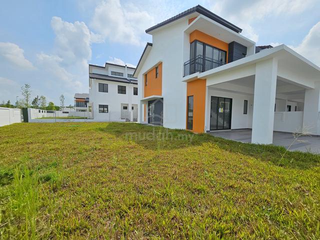 Corner 10 Feet Land Double Storey Landed House For Rent 1