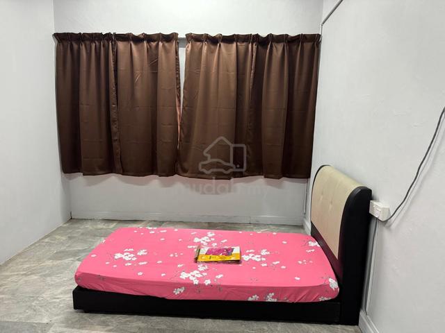 Good location room for rent Taman Ungku Tun Aminah 1