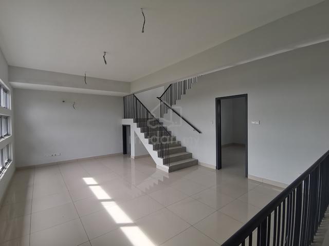 Seremban Ready Unit Hilltop area 2.5 storey with private clubhouse 3