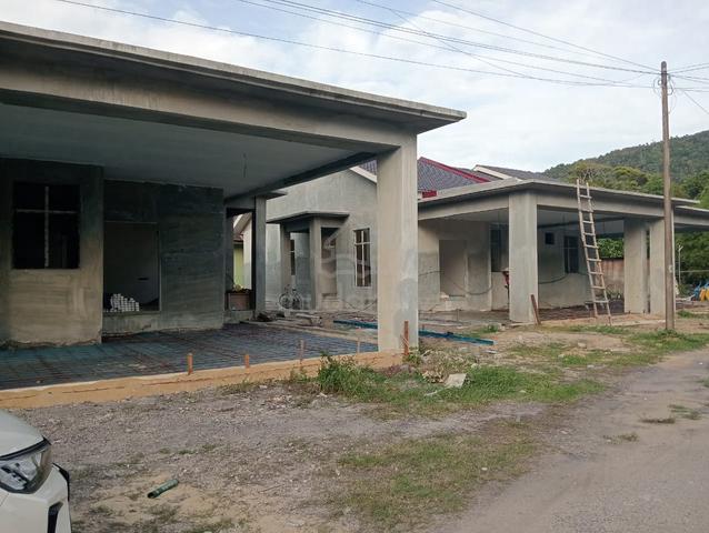 4 unit rumah Semi D Kampung Baru Kerteh (Jalan Chabang) 1